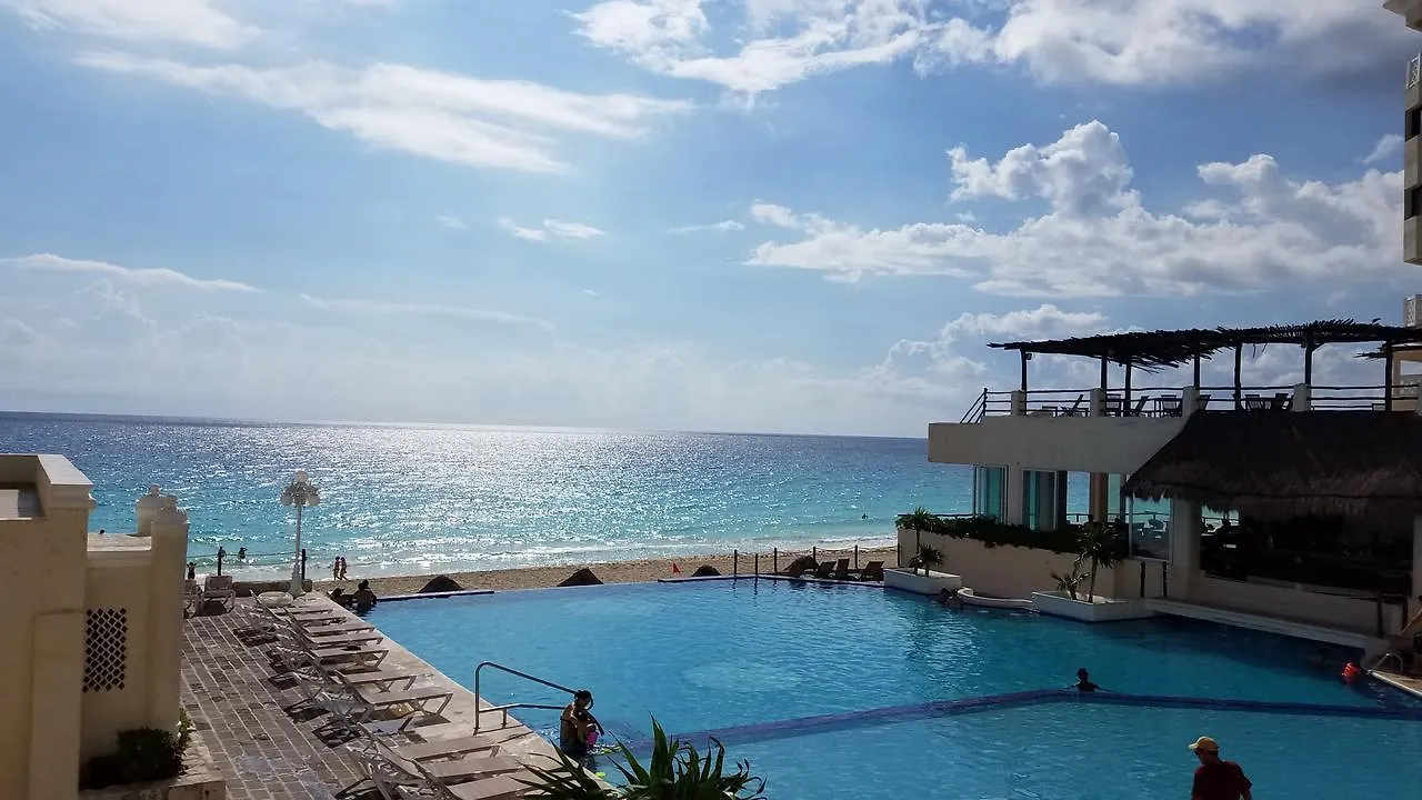 Cancun Plaza Condo Hotel